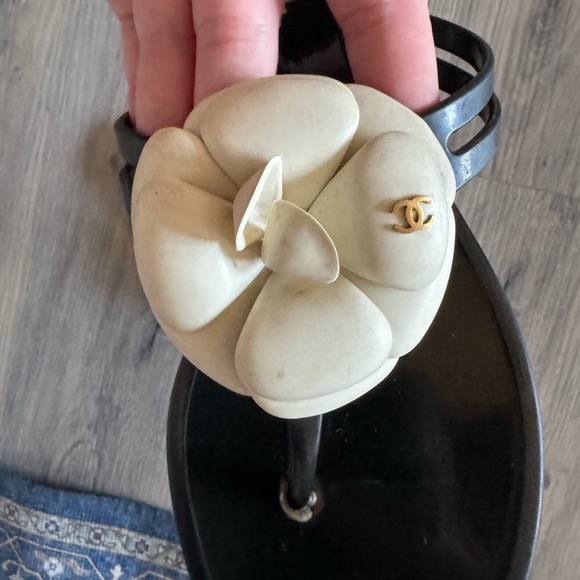 Chanel - Interlocking CC Logo Rubber Slides - Picture 10 of 11